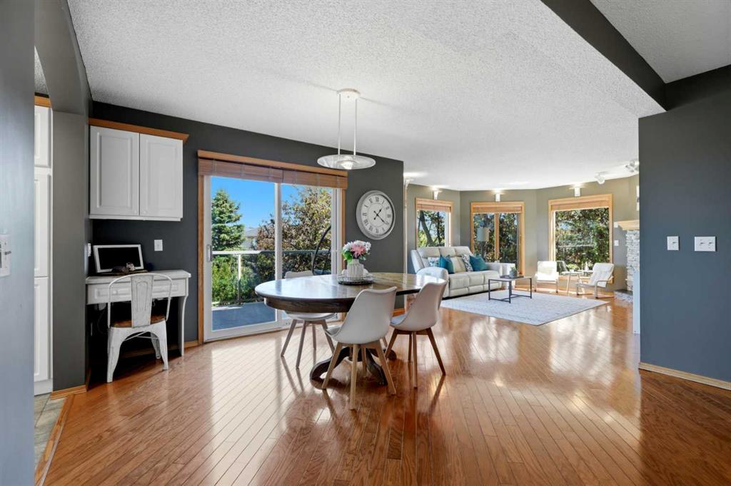 Picture of 131 Edgebrook Circle NW, Calgary Real Estate Listing