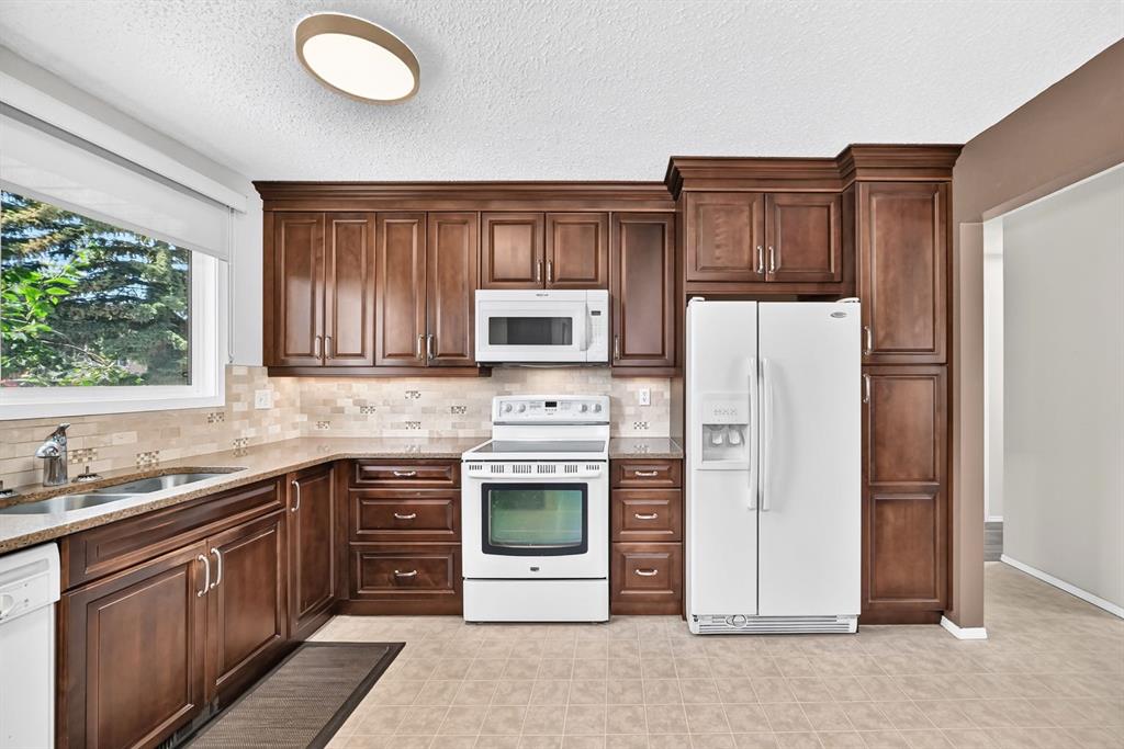 Picture of 108 Falconridge Close NE, Calgary Real Estate Listing