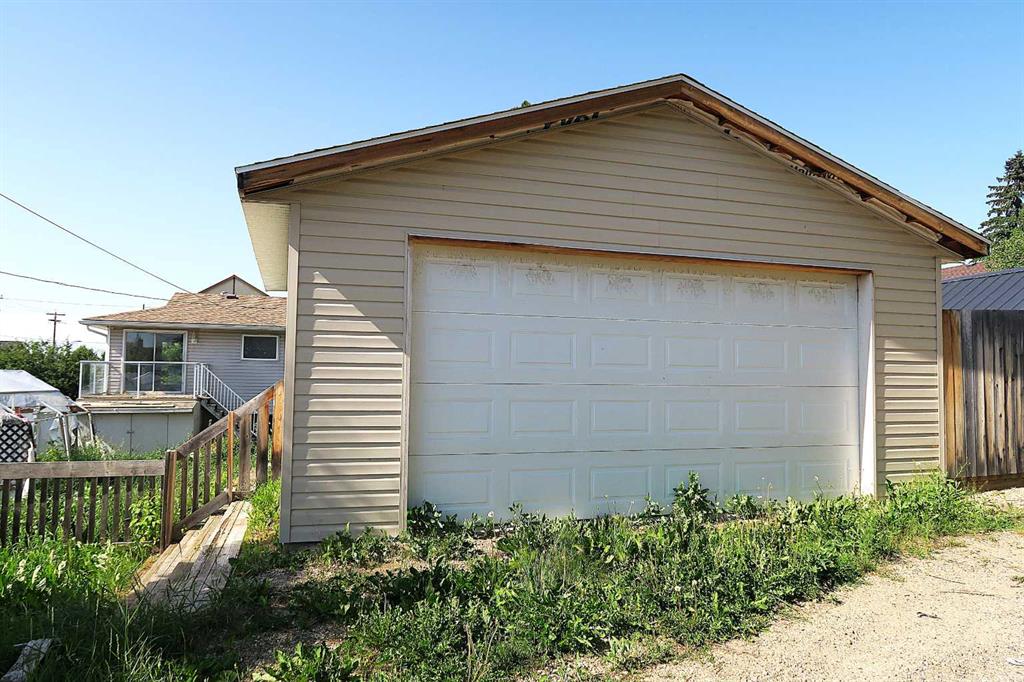 Picture of 2015 19 Avenue , Bowden Real Estate Listing