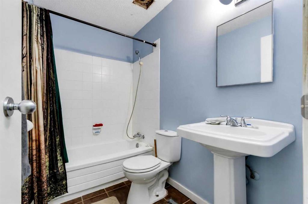 Picture of 933 Marcombe Drive NE, Calgary Real Estate Listing