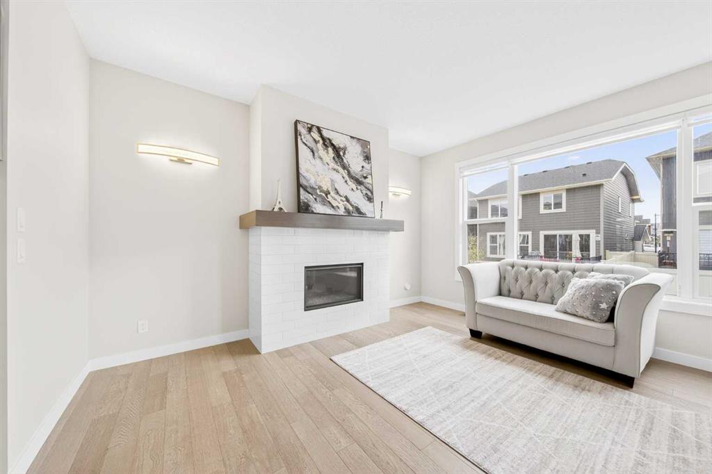Picture of 234 West Grove Point SW, Calgary Real Estate Listing