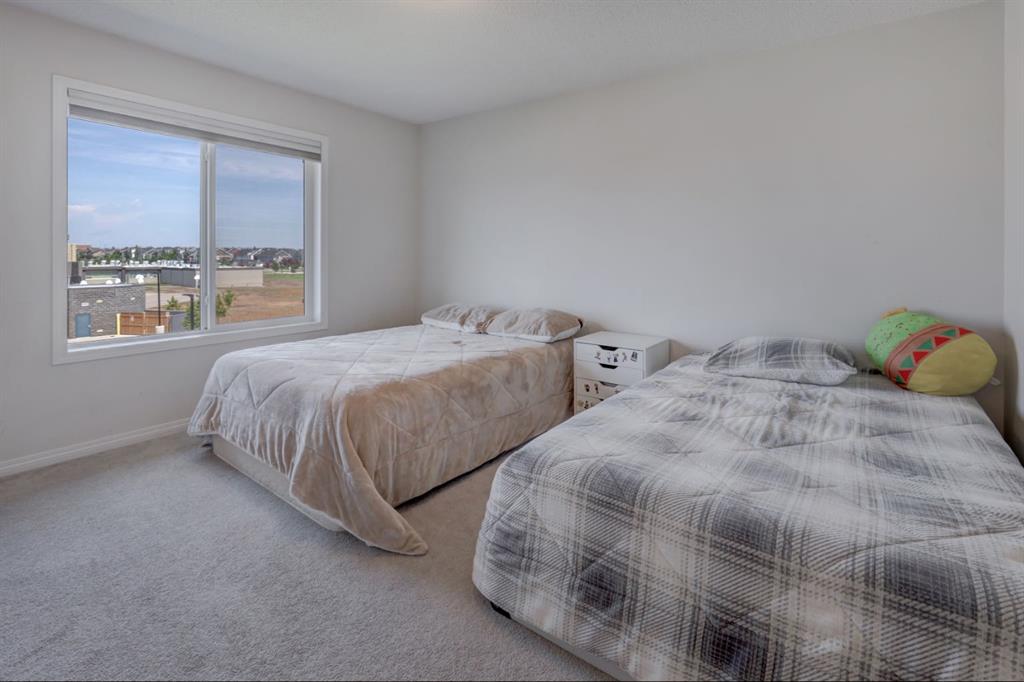 Picture of 673 Hillcrest Road SW, Airdrie Real Estate Listing
