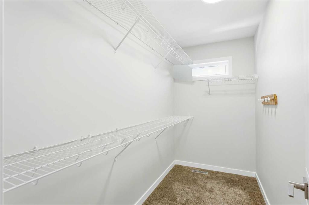 Picture of 591 Lawthorn Way SE, Airdrie Real Estate Listing