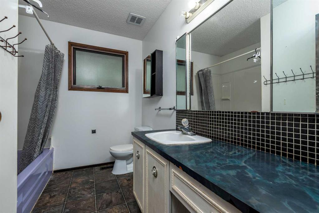 Picture of 108 3 Avenue W, Neilburg Real Estate Listing