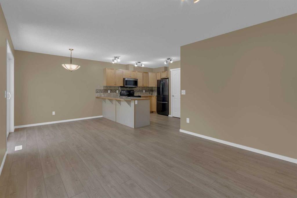 Picture of 702, 800 Yankee Valley Boulevard SE, Airdrie Real Estate Listing