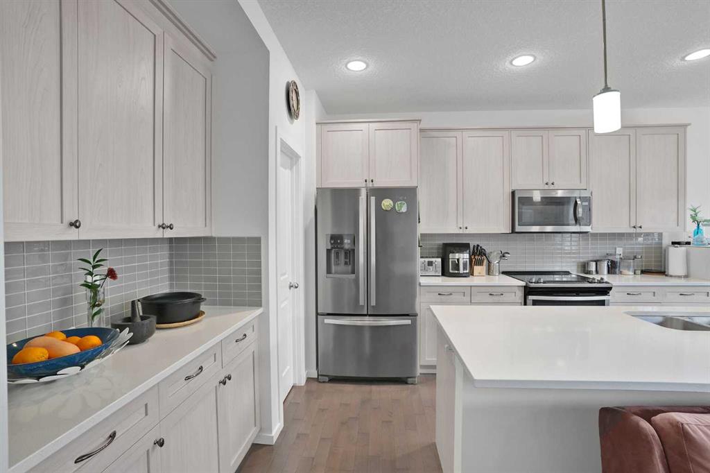 Picture of 48 Sundown Common , Cochrane Real Estate Listing