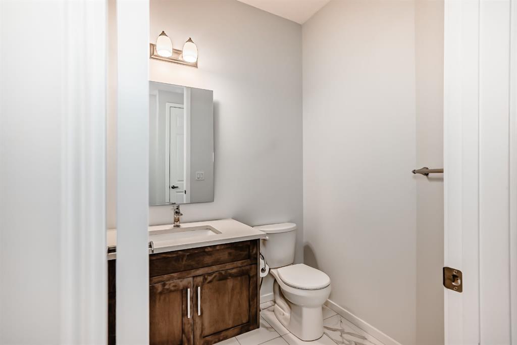 Picture of 140 Carringham Road NW, Calgary Real Estate Listing