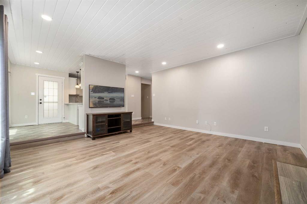 Picture of 11 Taylor Crescent SE, Medicine Hat Real Estate Listing