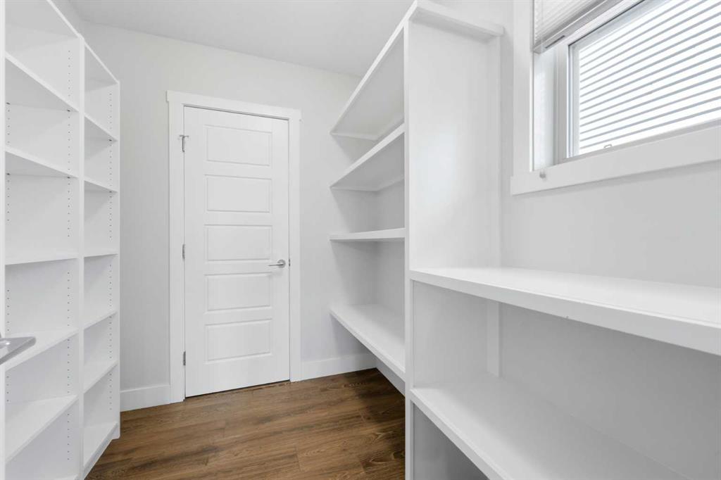 Picture of 129 Kingsbury Close SE, Airdrie Real Estate Listing