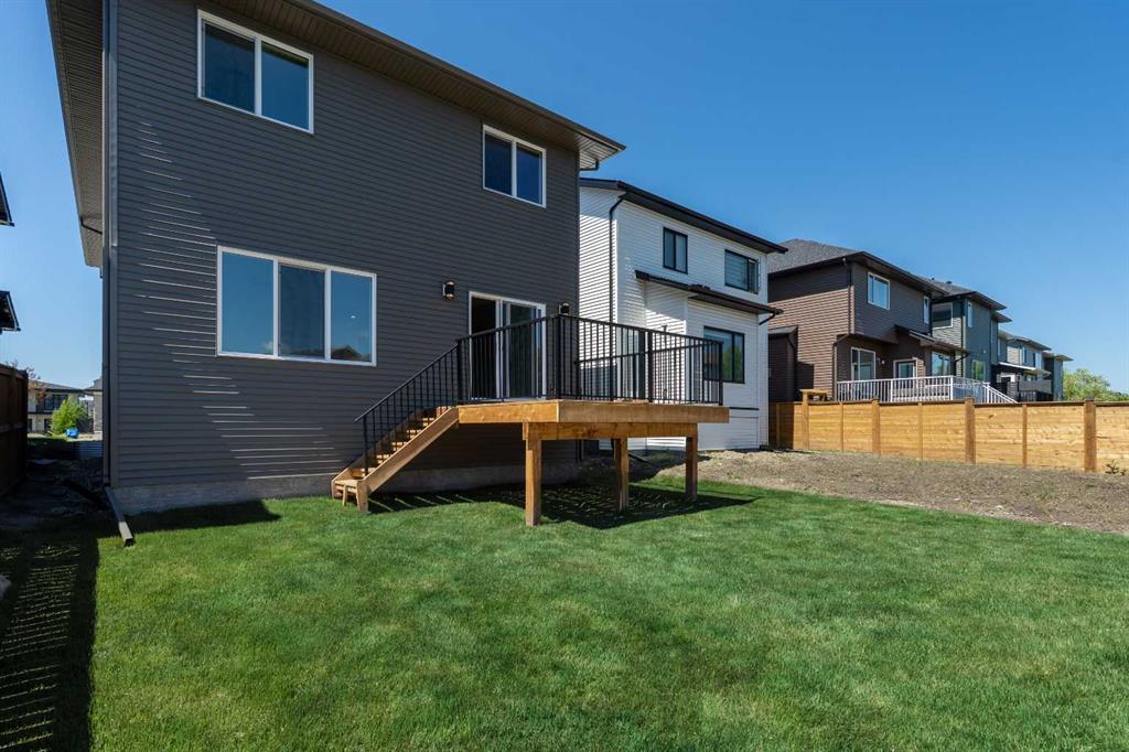 Picture of 680 Coopers Crescent SW, Airdrie Real Estate Listing