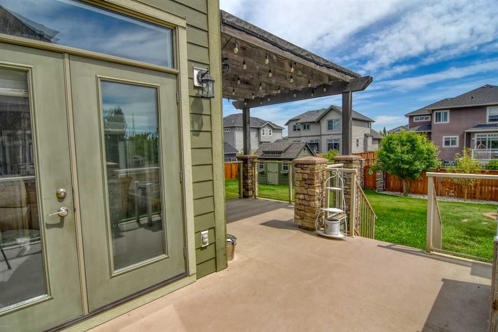 Picture of 800 East  Lakeview Road , Chestermere Real Estate Listing