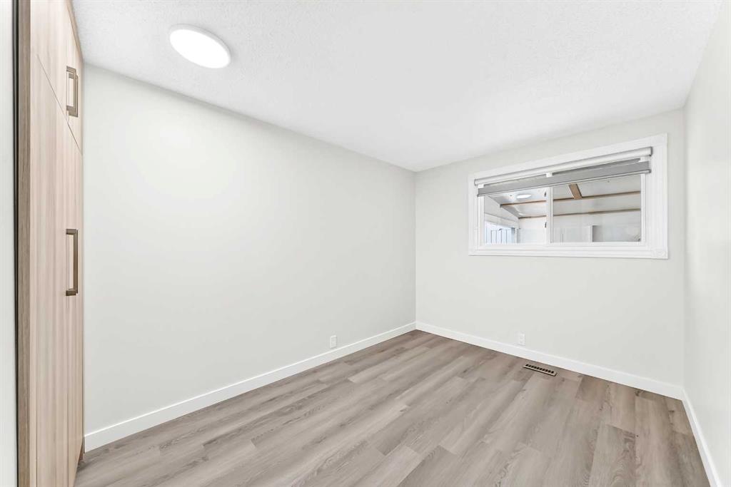Picture of 3319 Radcliffe Drive SE, Calgary Real Estate Listing