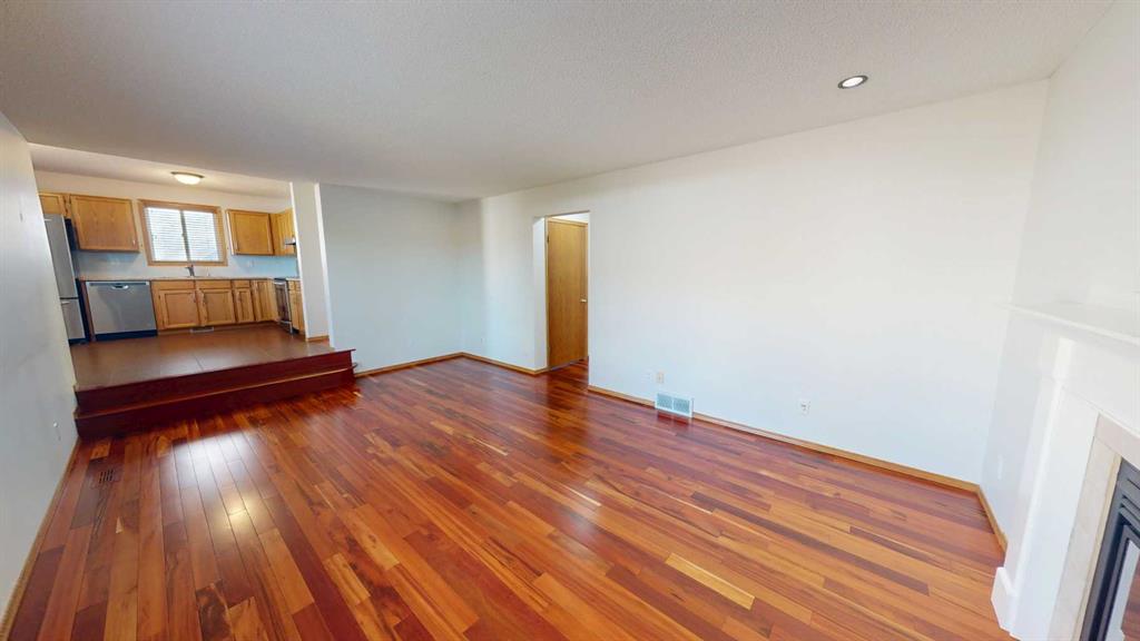 Picture of 60 Sunmeadows Court SE, Calgary Real Estate Listing