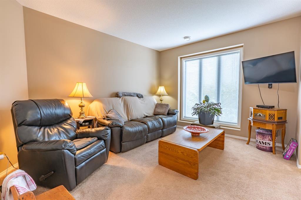 Picture of 113 Somerset Lane SE, Medicine Hat Real Estate Listing