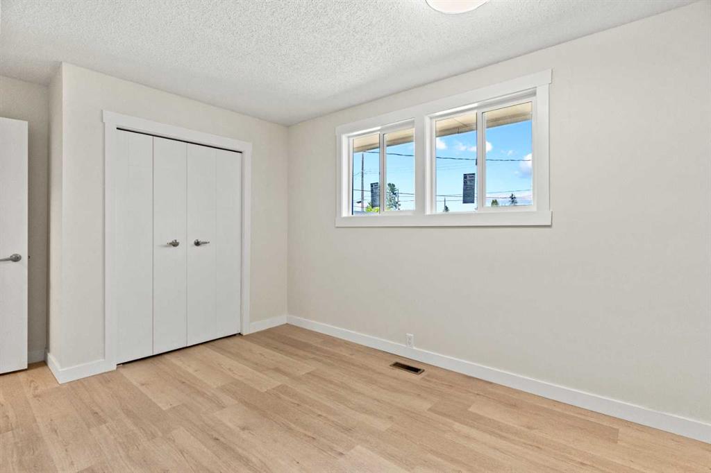 Picture of 3116 39 Street SE, Calgary Real Estate Listing