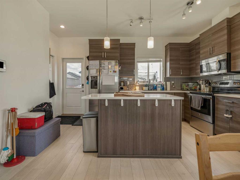 Picture of 354 Mildred Dobbs Boulevard N, Lethbridge Real Estate Listing
