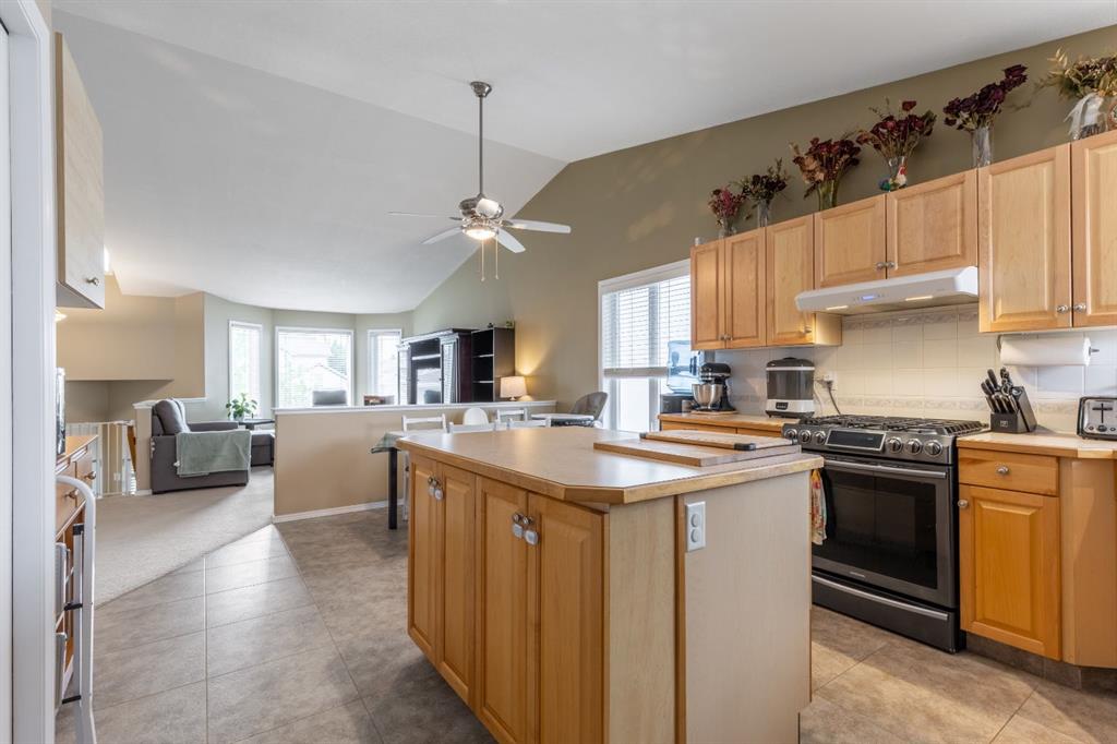 Picture of 568 Heritage Boulevard W, Lethbridge Real Estate Listing