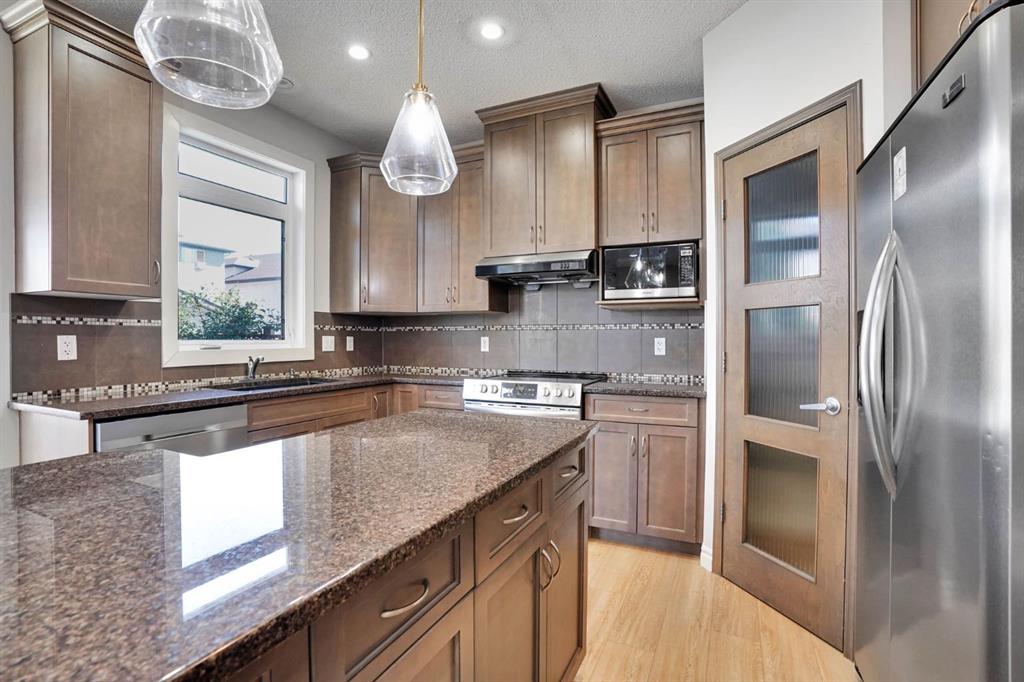 Picture of 117 Hawkmere Place , Chestermere Real Estate Listing