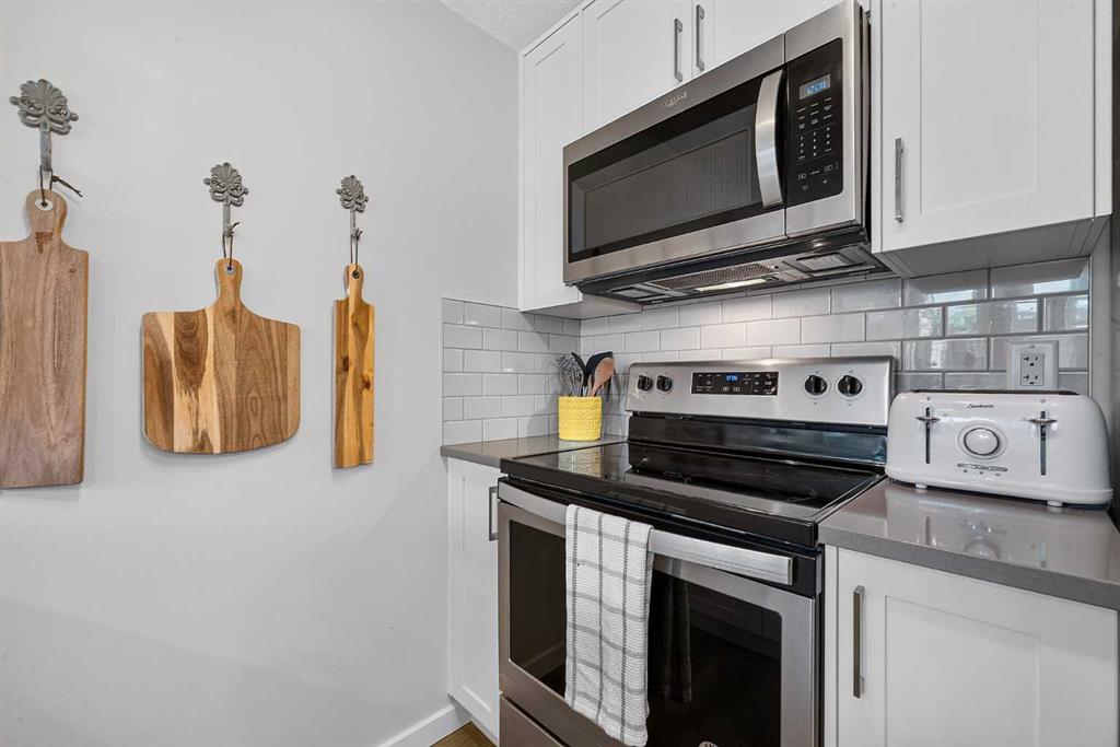 Picture of 108, 19500 37 Street SE, Calgary Real Estate Listing