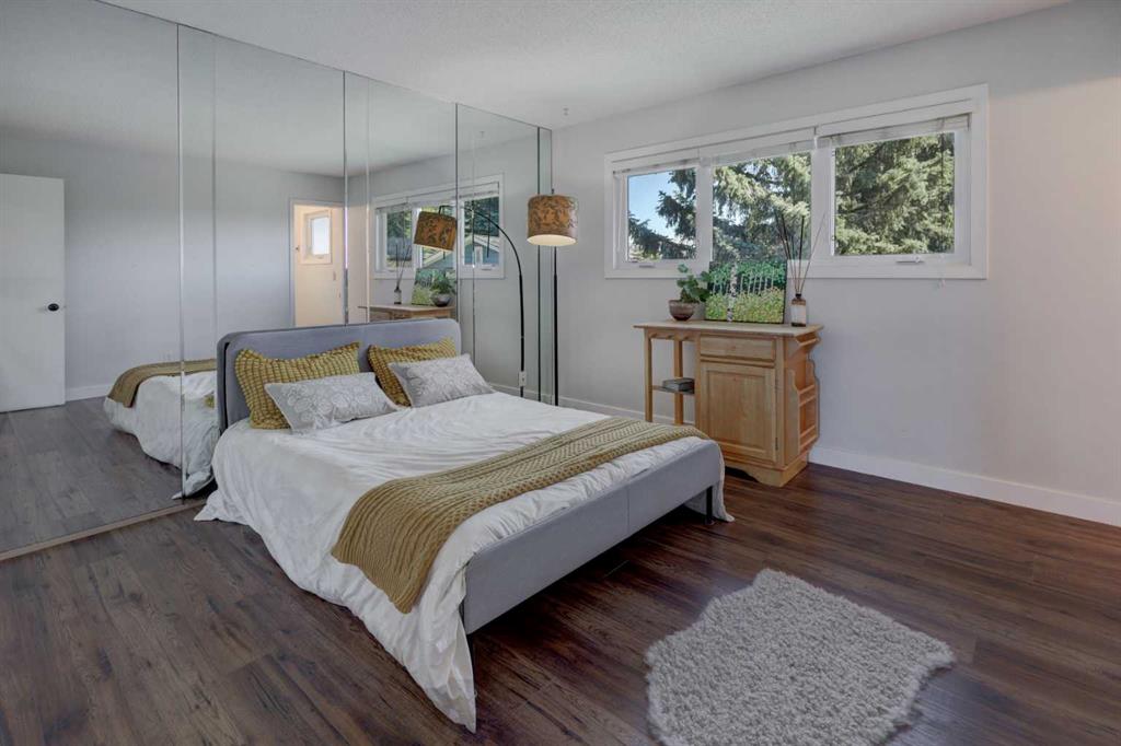 Picture of 460 Parkridge Crescent SE, Calgary Real Estate Listing