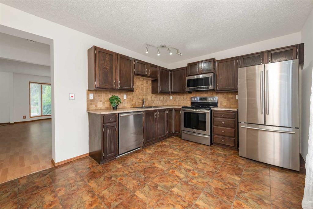 Picture of 78 Queen Anne Close SE, Calgary Real Estate Listing