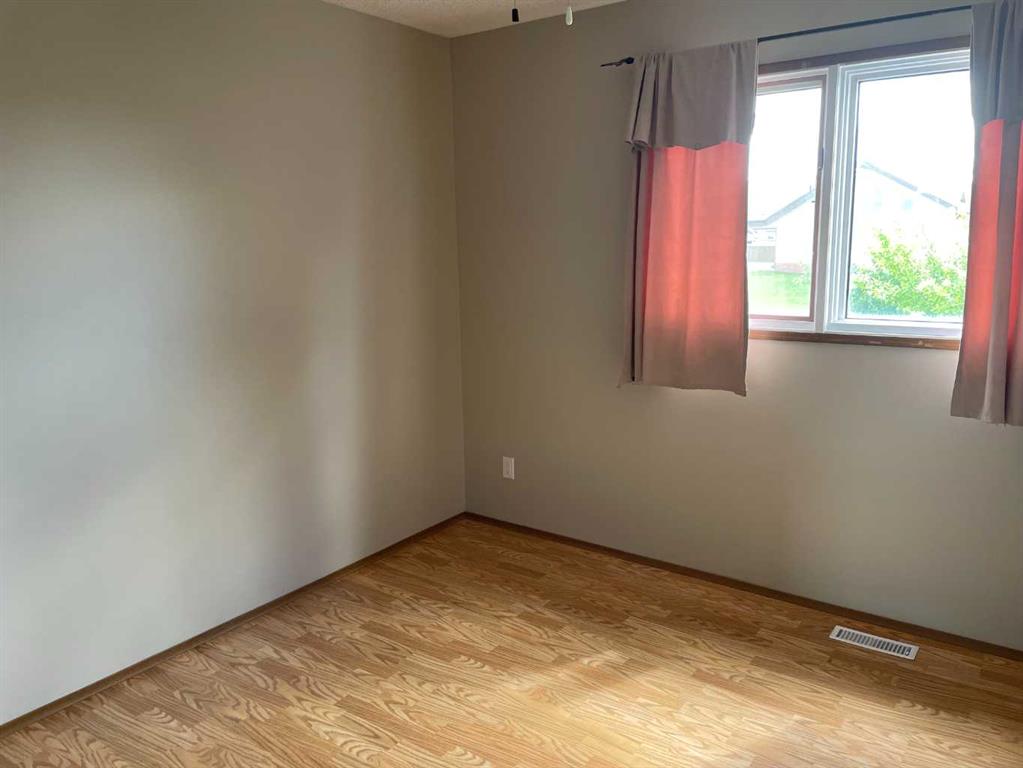 Picture of 11314 113 Avenue , Fairview Real Estate Listing