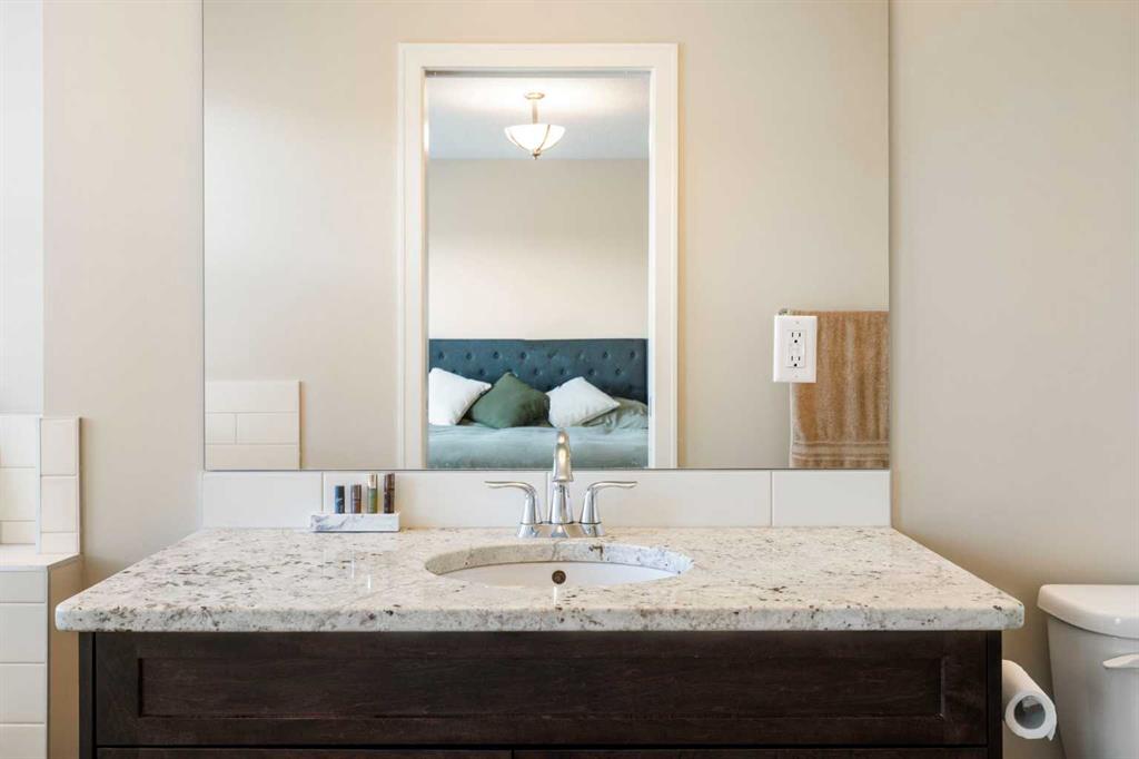 Picture of 214 Cooperswood Green SW, Airdrie Real Estate Listing
