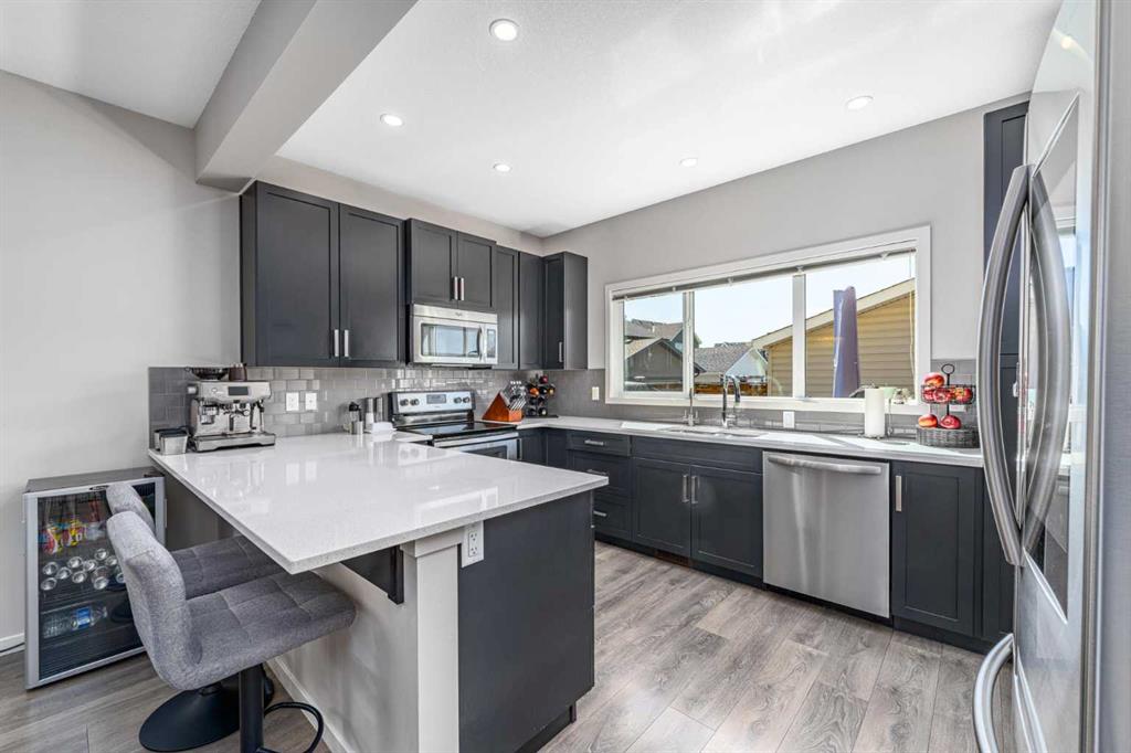 Picture of 158 Mahogany Grove SE, Calgary Real Estate Listing