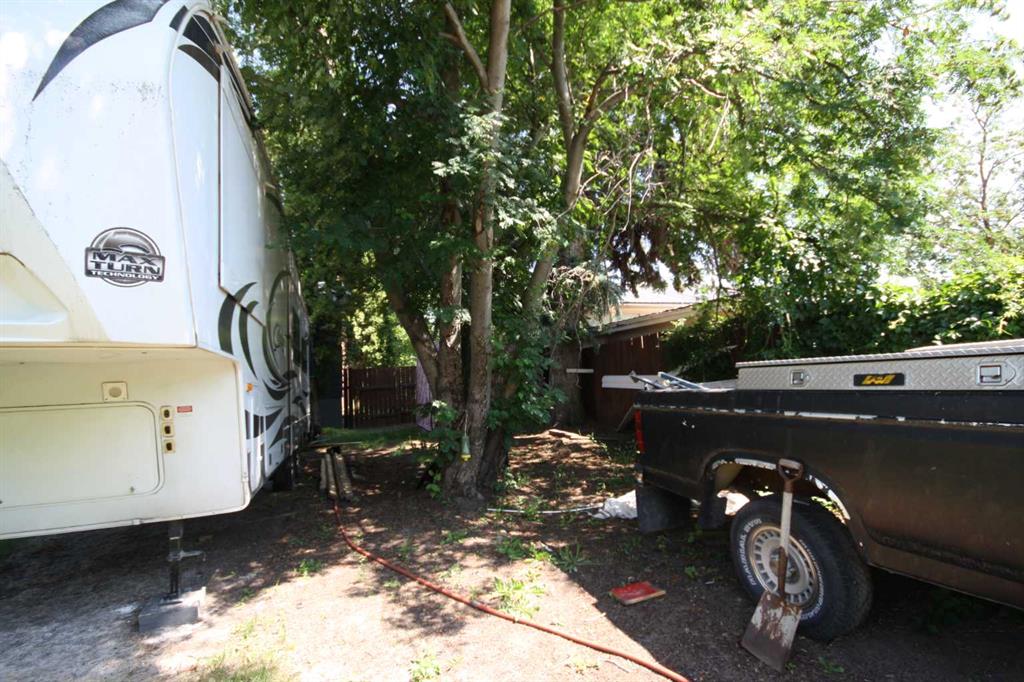 Picture of 507 2 Avenue W, Brooks Real Estate Listing