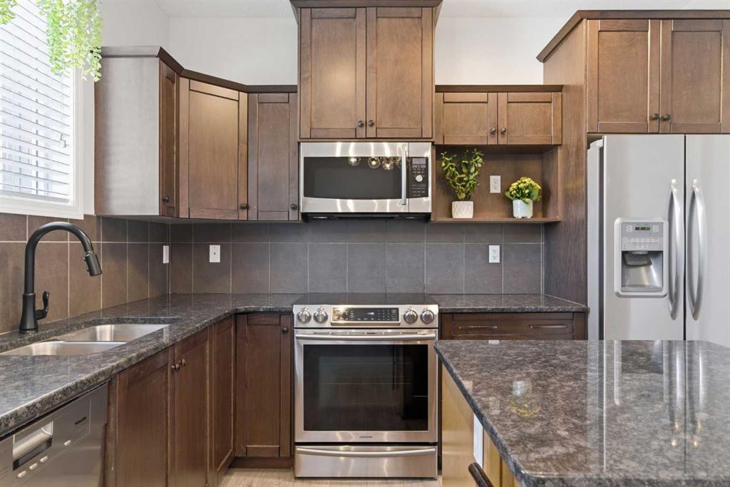 Picture of 317 Sandford Place NW, Langdon Real Estate Listing