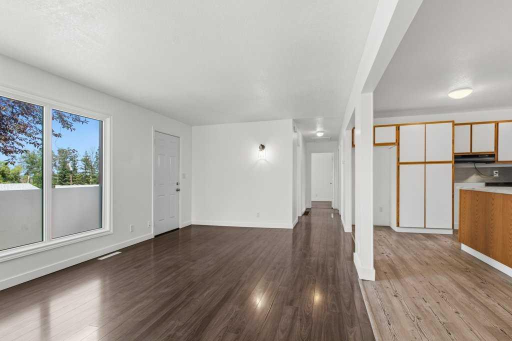 Picture of 4719 46 Avenue , Sylvan Lake Real Estate Listing