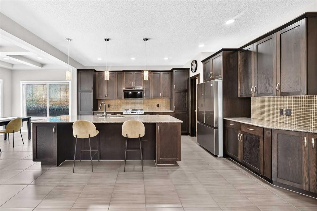 Picture of 673 Panatella Boulevard NW, Calgary Real Estate Listing