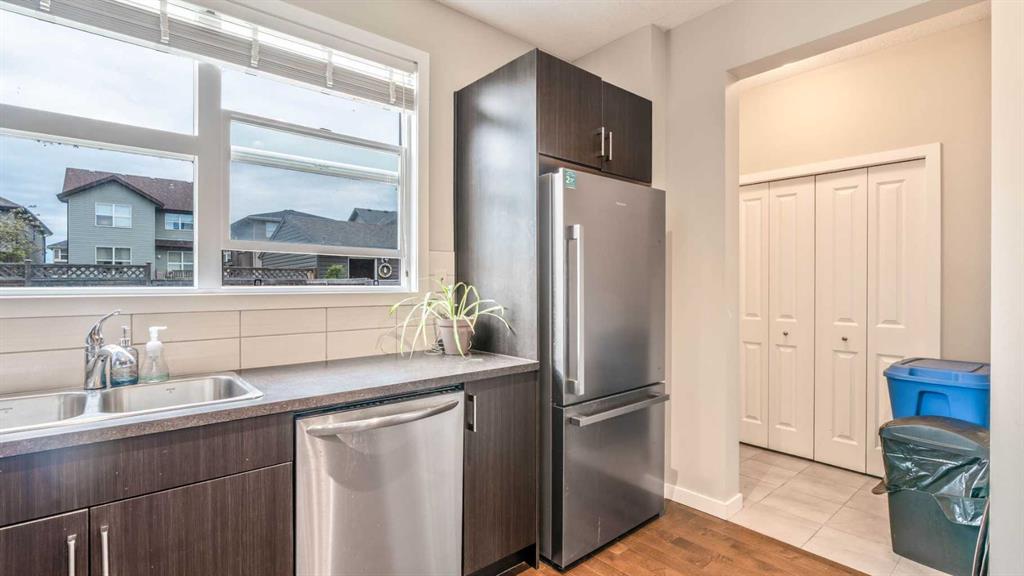 Picture of 334 Chaparral Valley Drive SE, Calgary Real Estate Listing