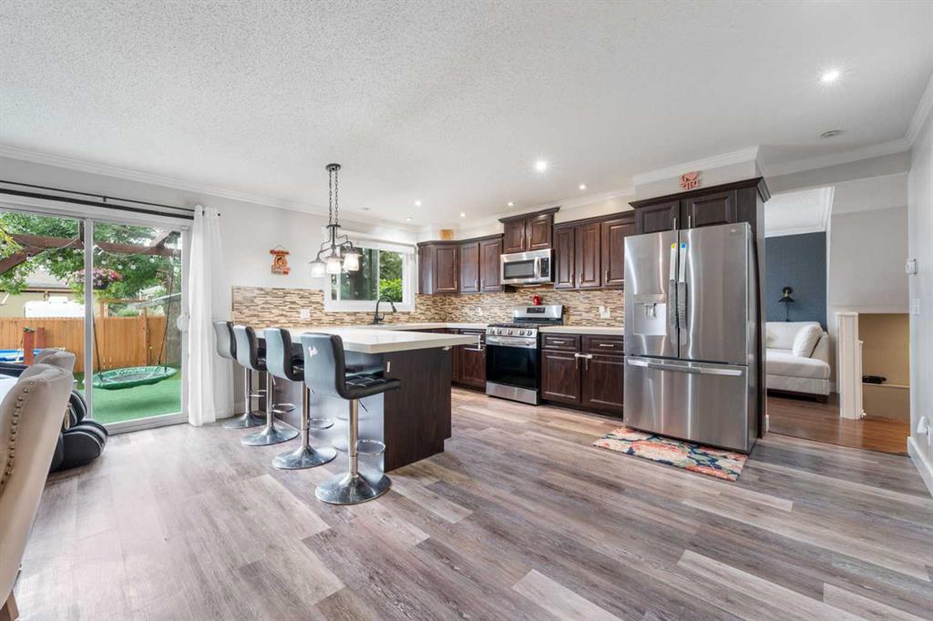 Picture of 80 TAYLOR Way SE, Airdrie Real Estate Listing