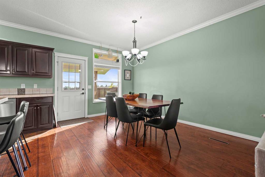 Picture of 13 Cherry Lane SE, Three Hills Real Estate Listing