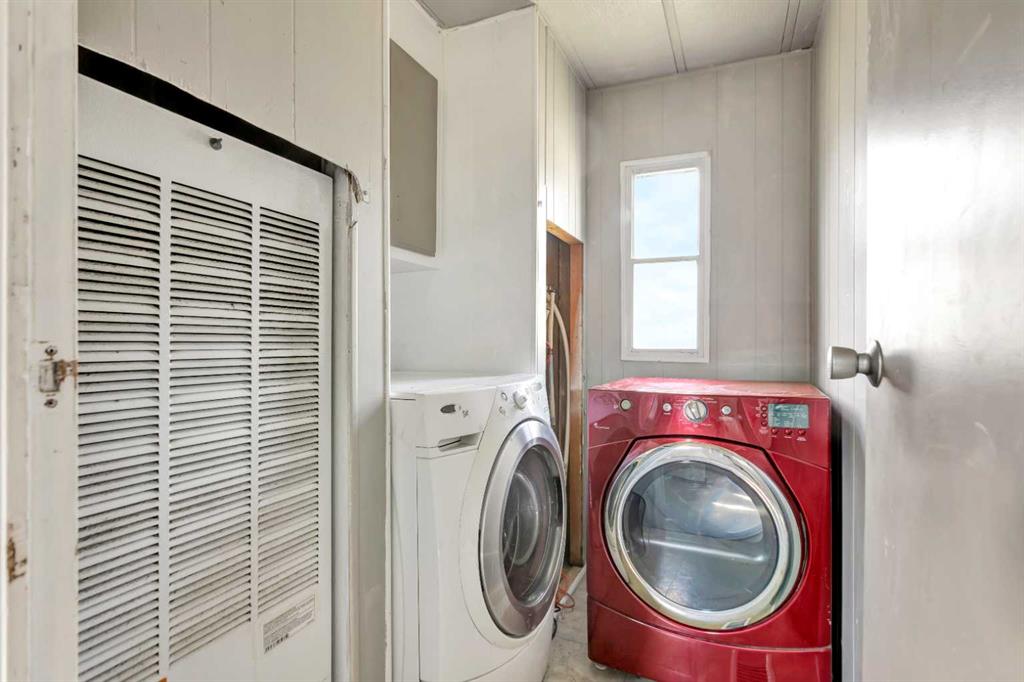 Picture of 301 8 Avenue , Paradise Hill Real Estate Listing
