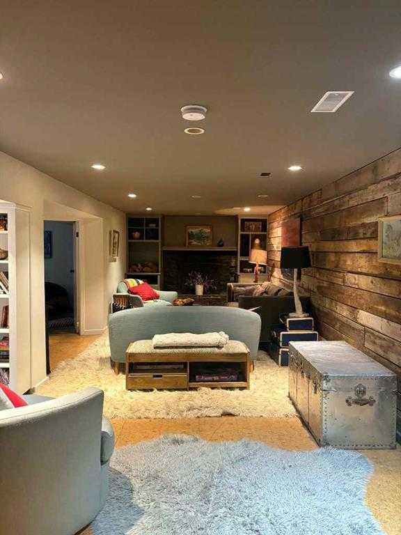 Picture of 29 Windermere Road SW, Calgary Real Estate Listing