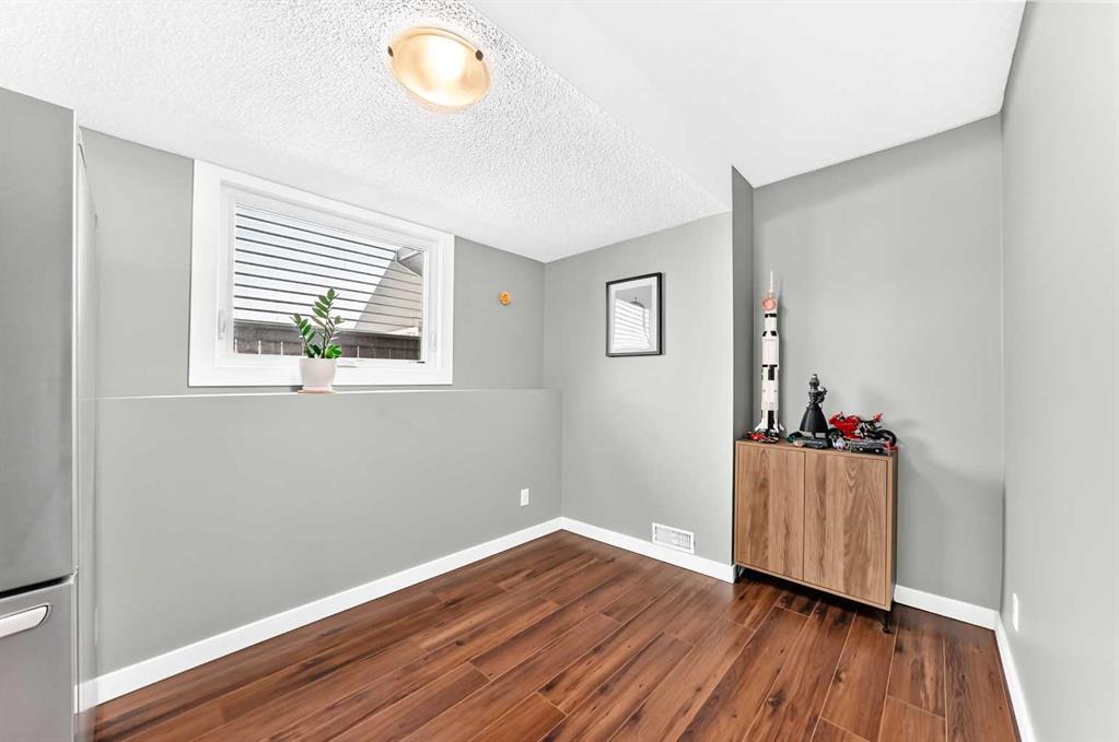 Picture of 8004 Ranchview Drive NW, Calgary Real Estate Listing