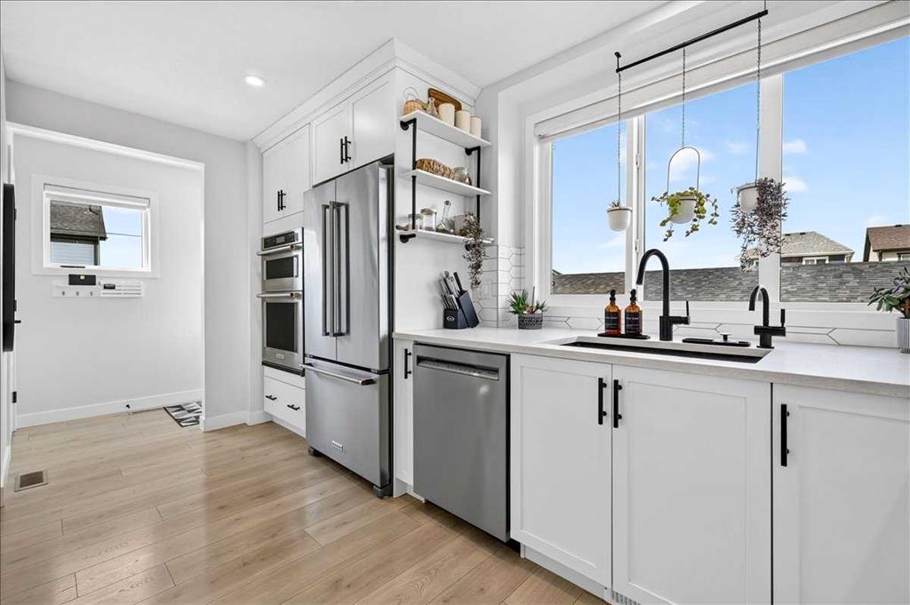 Picture of 199 Magnolia Way SE, Calgary Real Estate Listing