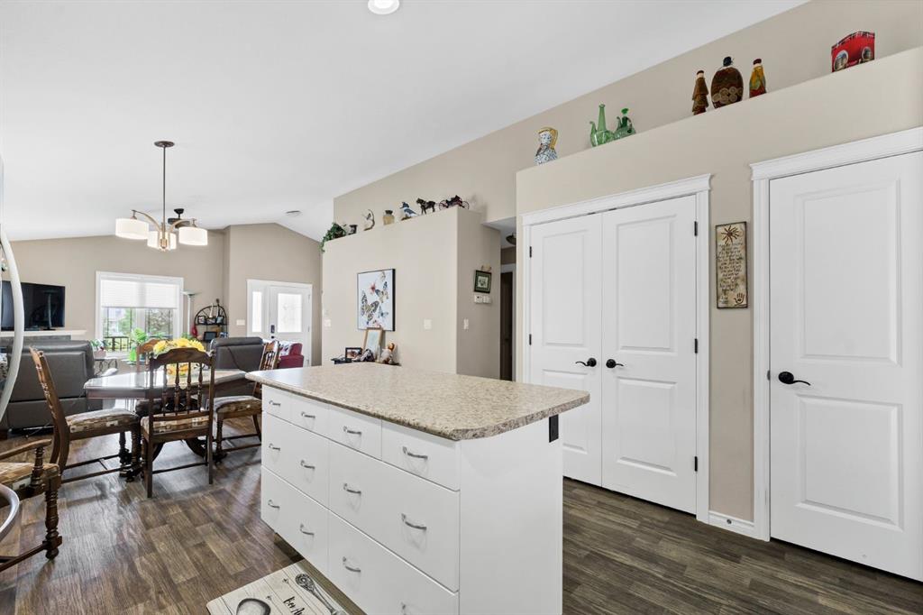 Picture of 159 Chartwell Row SE, Medicine Hat Real Estate Listing
