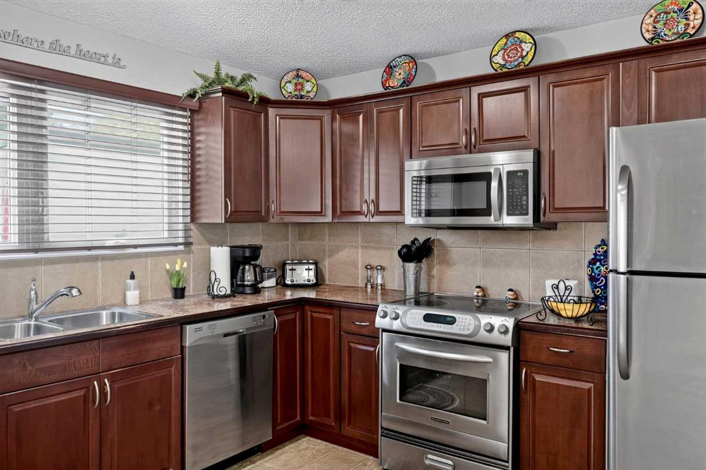 Picture of 131 Cedarpark Drive SW, Calgary Real Estate Listing