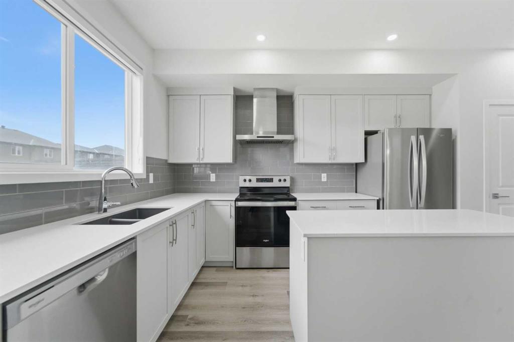 Picture of 21 Corner Glen Row NE, Calgary Real Estate Listing