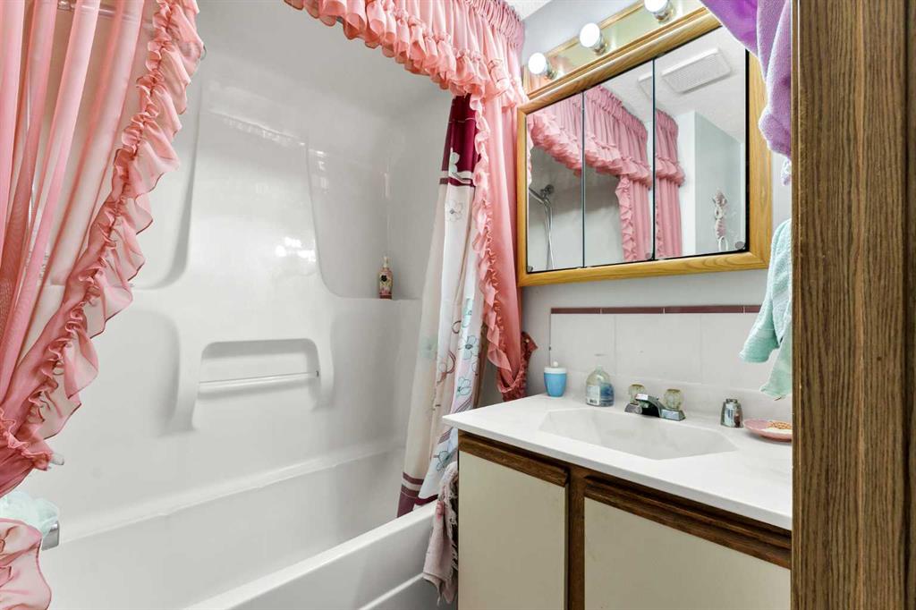 Picture of 208, 3090 15 Avenue SE, Medicine Hat Real Estate Listing