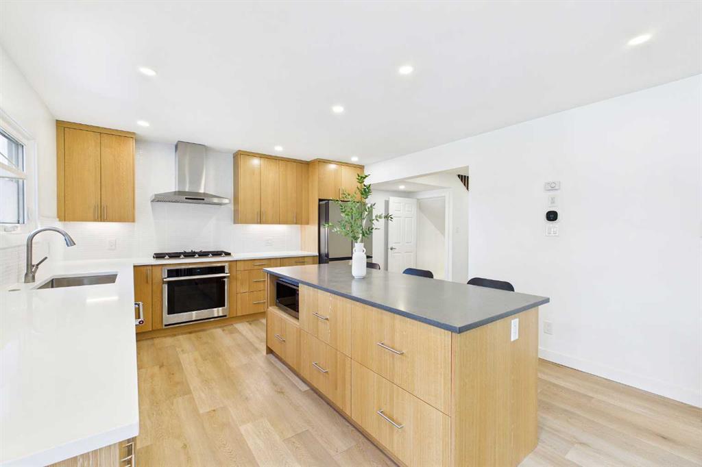Picture of 416 Thornhill Place NW, Calgary Real Estate Listing
