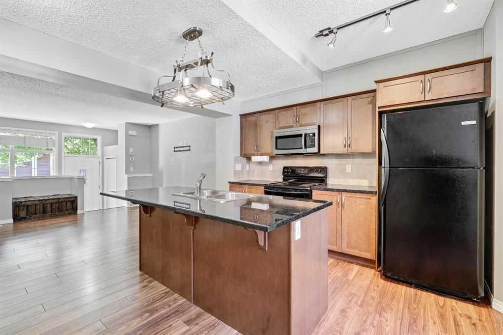 Picture of 159 New Brighton Villas SE, Calgary Real Estate Listing