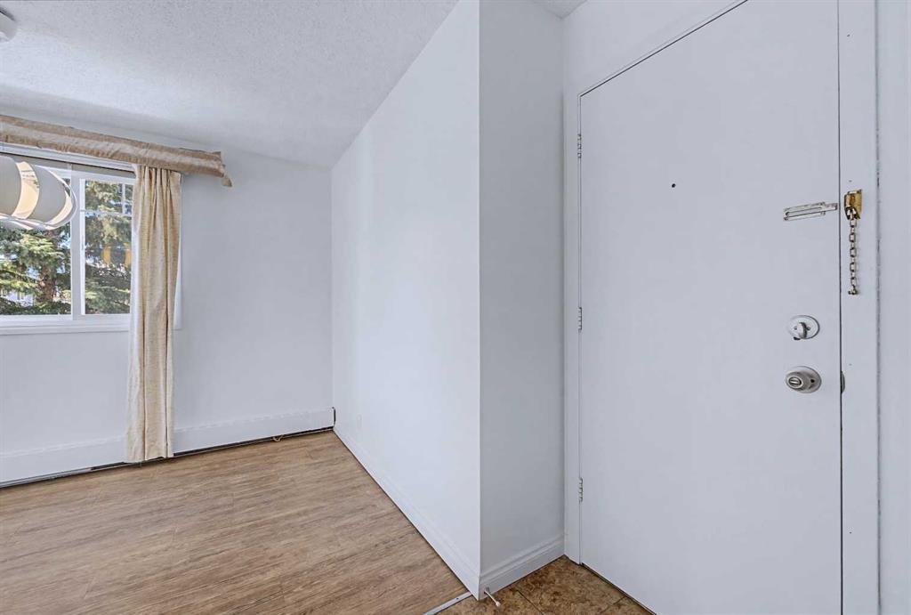 Picture of 402C, 5601 Dalton Drive NW, Calgary Real Estate Listing