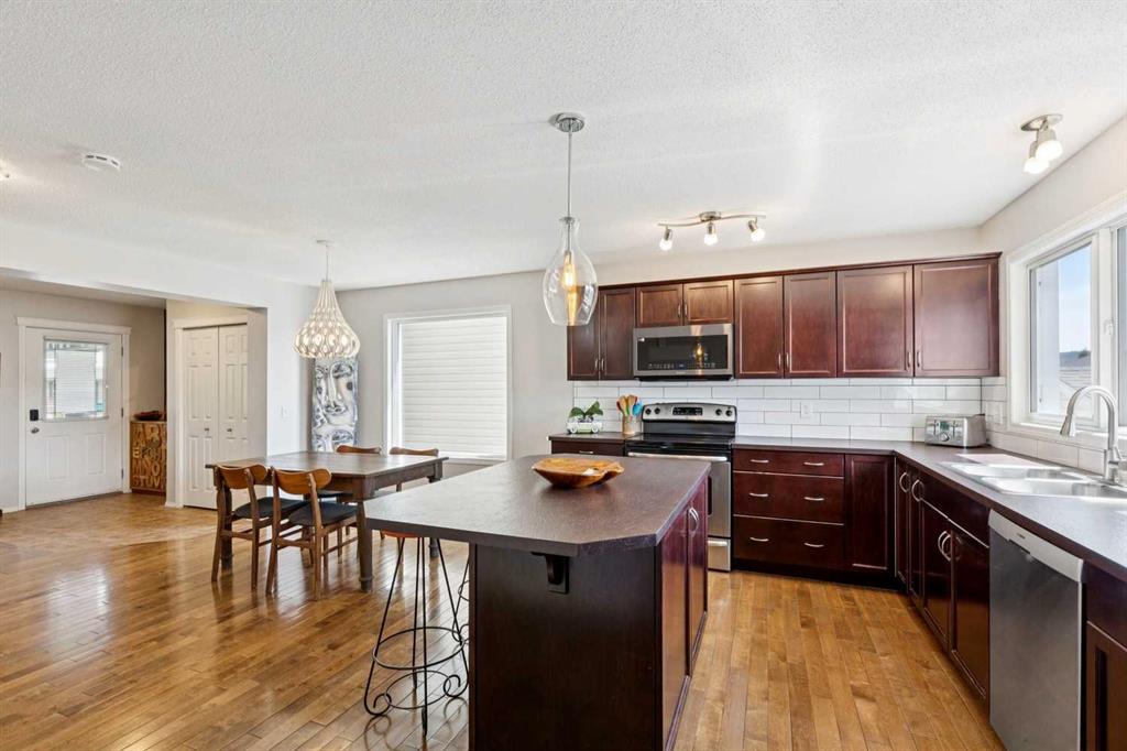 Picture of 147 Sunset Cove , Cochrane Real Estate Listing
