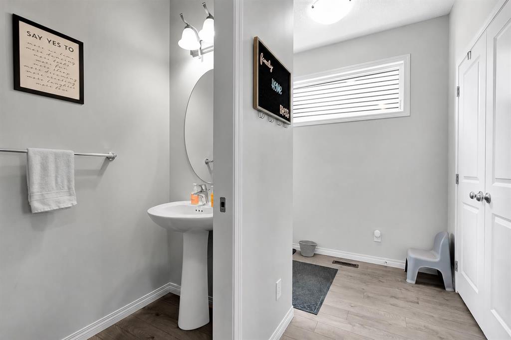 Picture of 40 Legacy Glen Street SE, Calgary Real Estate Listing