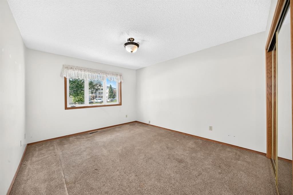 Picture of 3 Parklane Place , Strathmore Real Estate Listing