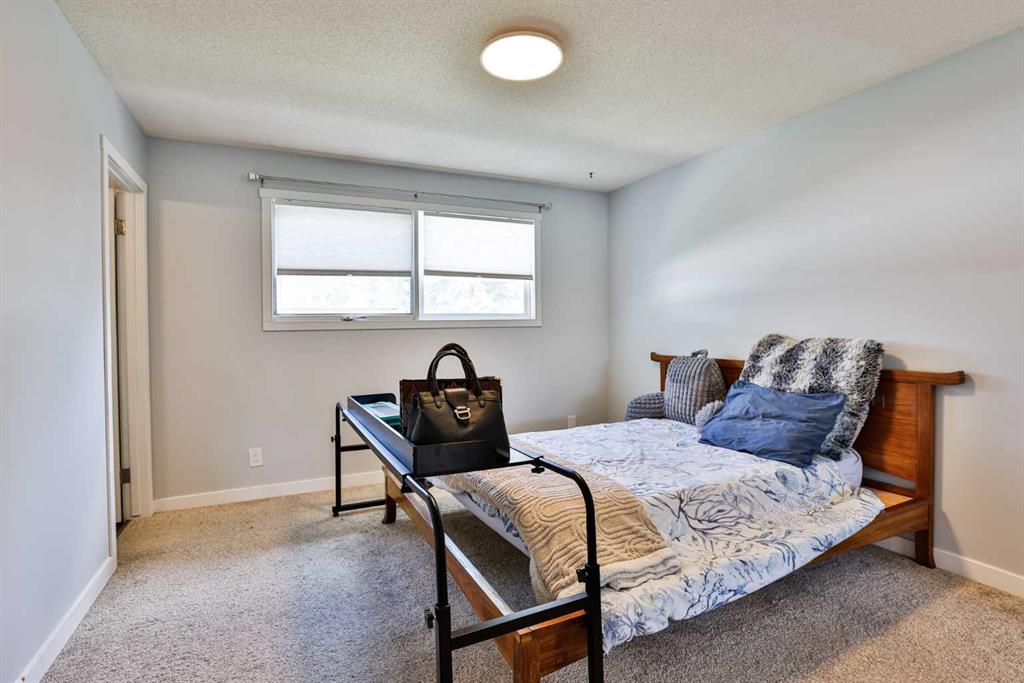 Picture of 1019 Glacier Drive S, Lethbridge Real Estate Listing